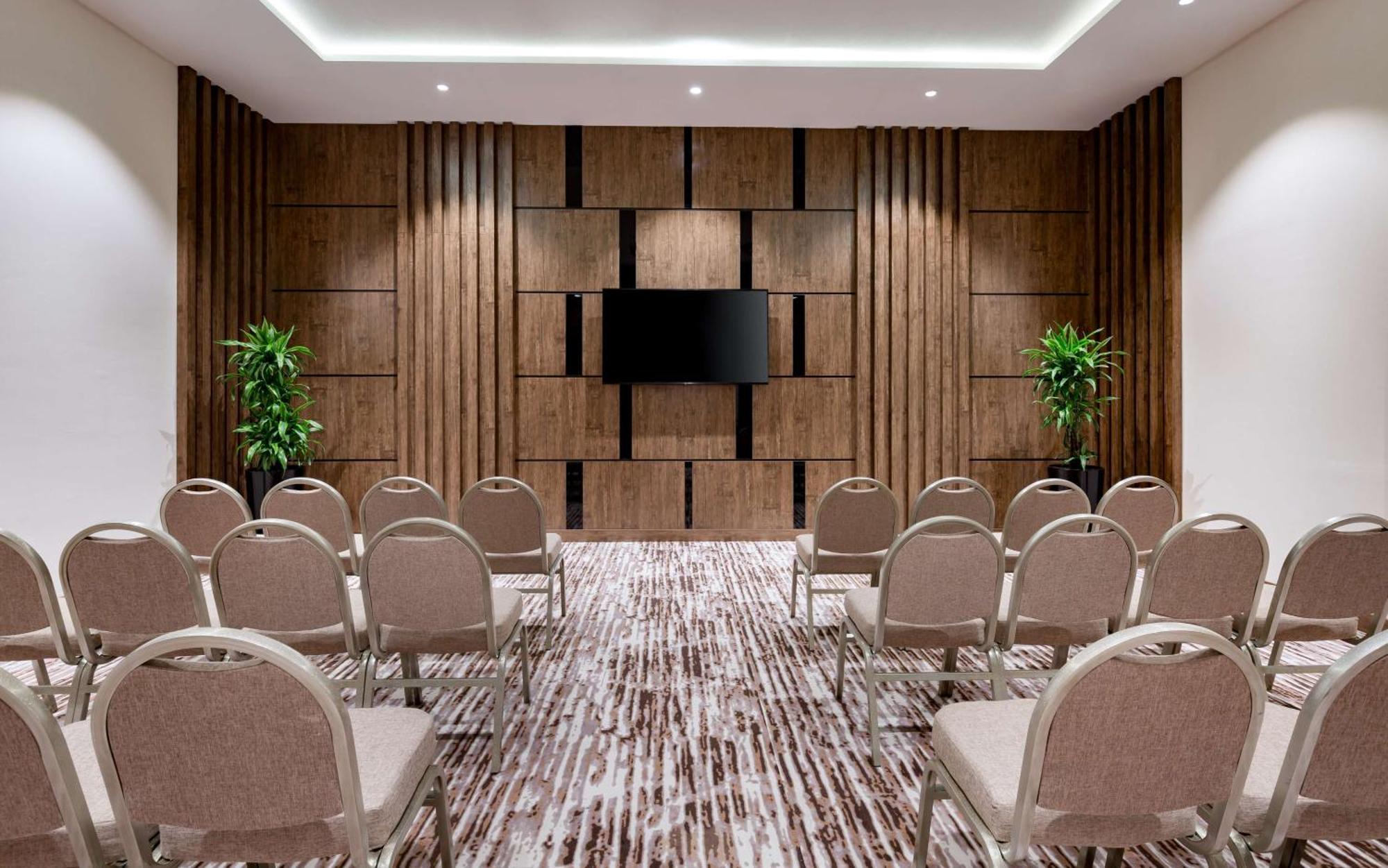Hilton Garden Inn 사마르칸트 외부 사진